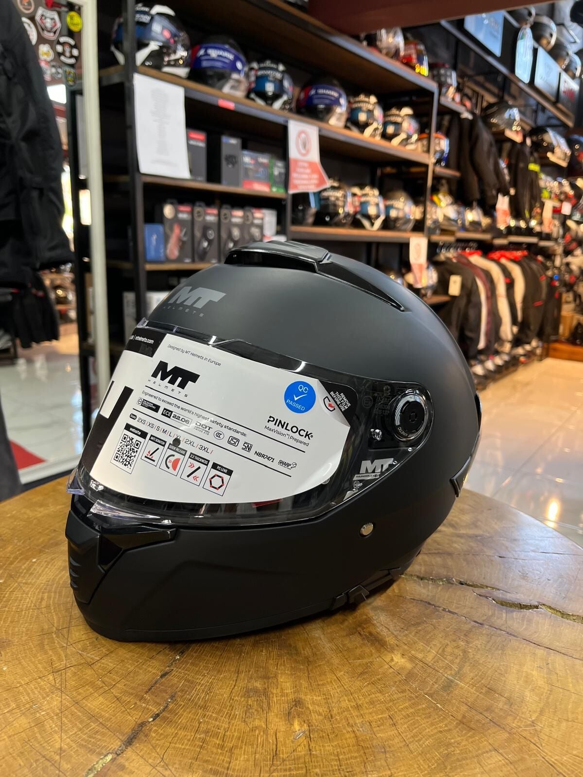 MT Helmets Thunder 4 Matt Black Kask